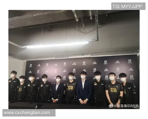 聚焦和平精英团队协作FPX战队的默契与配合探讨