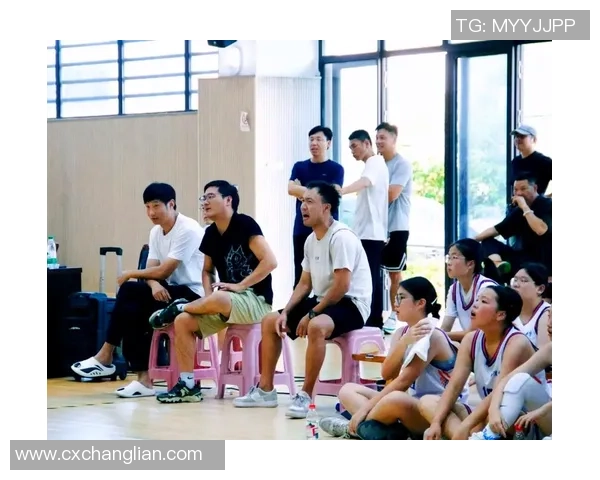 篮球与足球的精神交融探讨团队合作与拼搏奋斗的力量